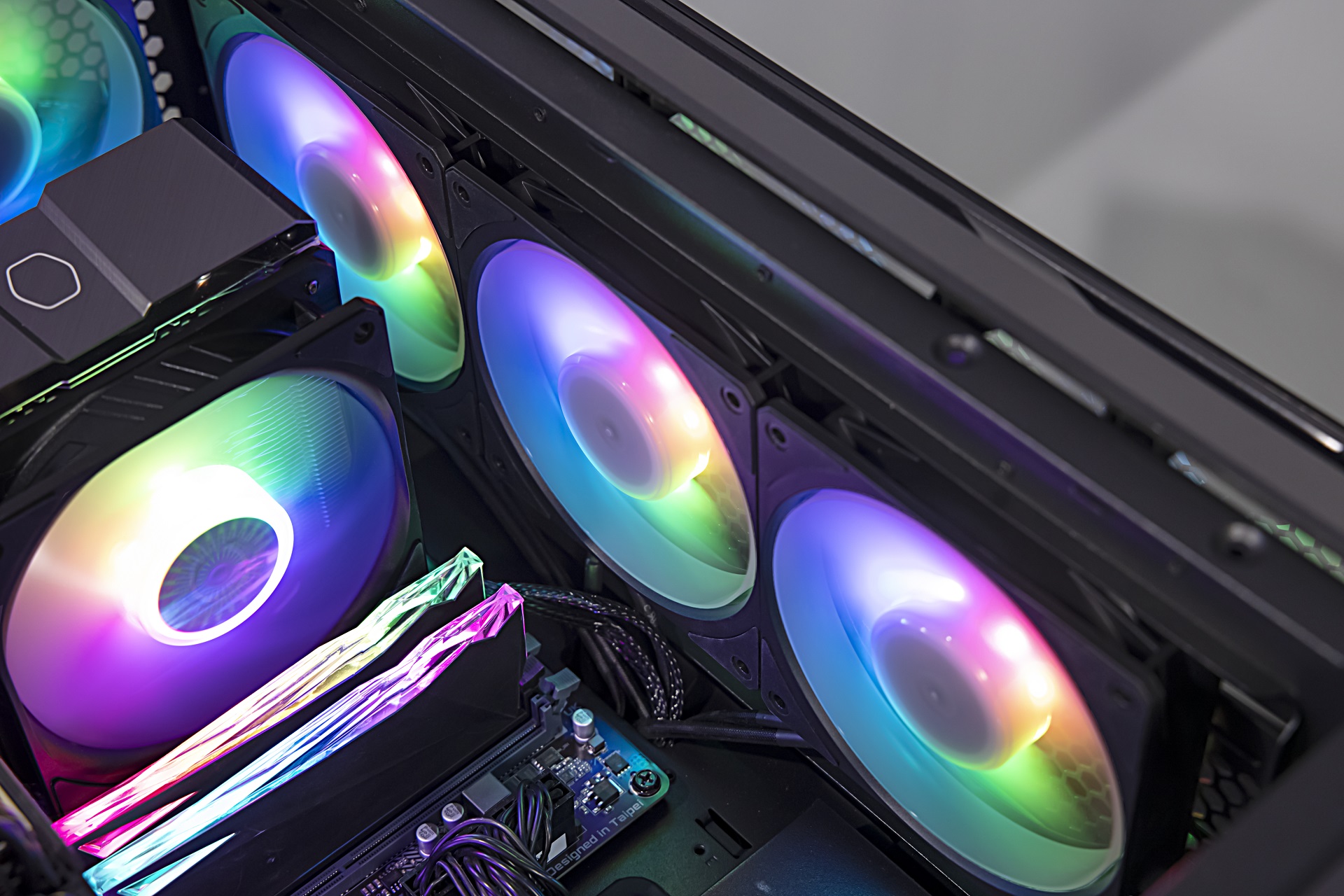 Cooler Master Mobius 1 b0f66